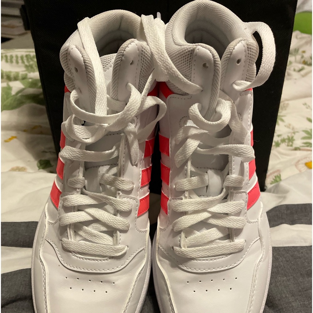 7 1/2 WOMEN'S ADIDAS HOOPS MID SNEAKERS - Picture 2 of 4